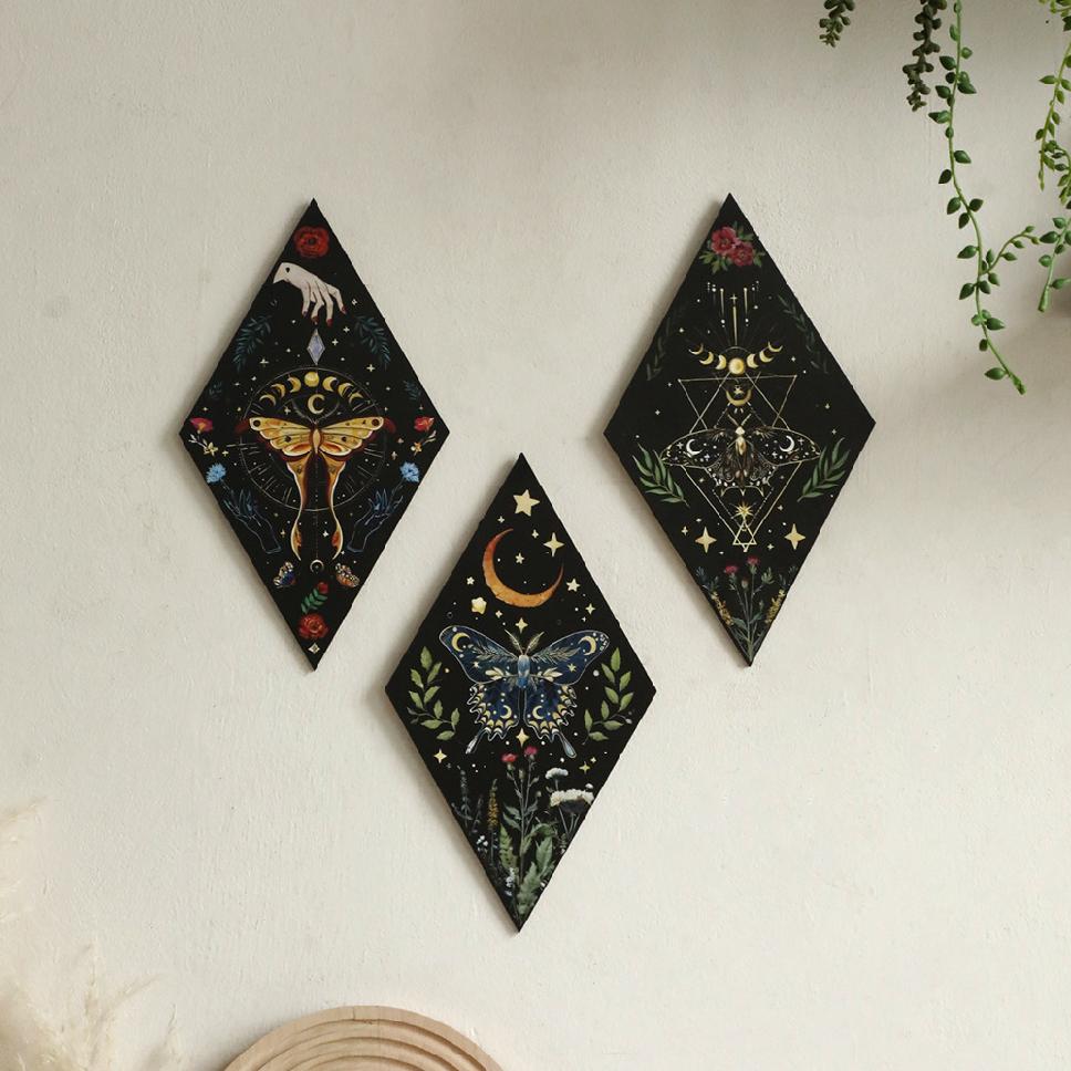 ひし形の素朴な自由奔放に生きる木製壁掛け装飾 太陽、月、蛾の壁の